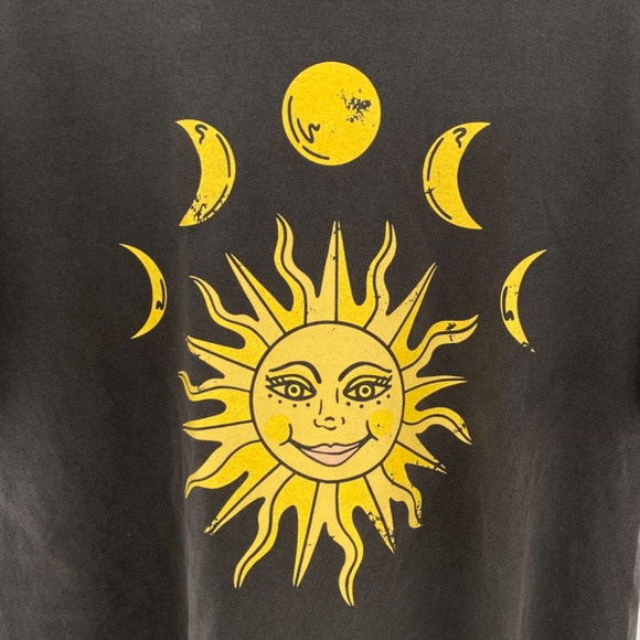 Indy Brand Clothing Vintage Black Sun and Moon Cotton Short Sleeve Tee Shirt NWT - Picture 2 of 5